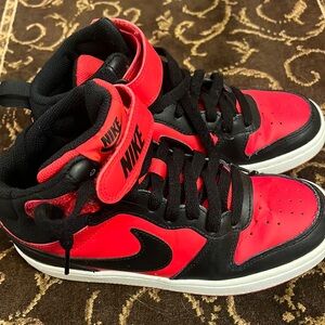Nike Kids' Grade School Court Borough Mid 2 Shoes Red and black